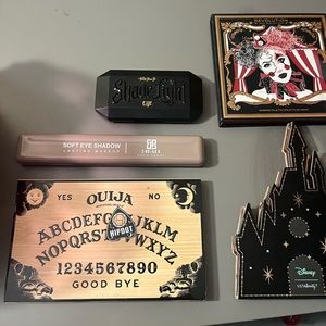 Eyeshadow palette bundle